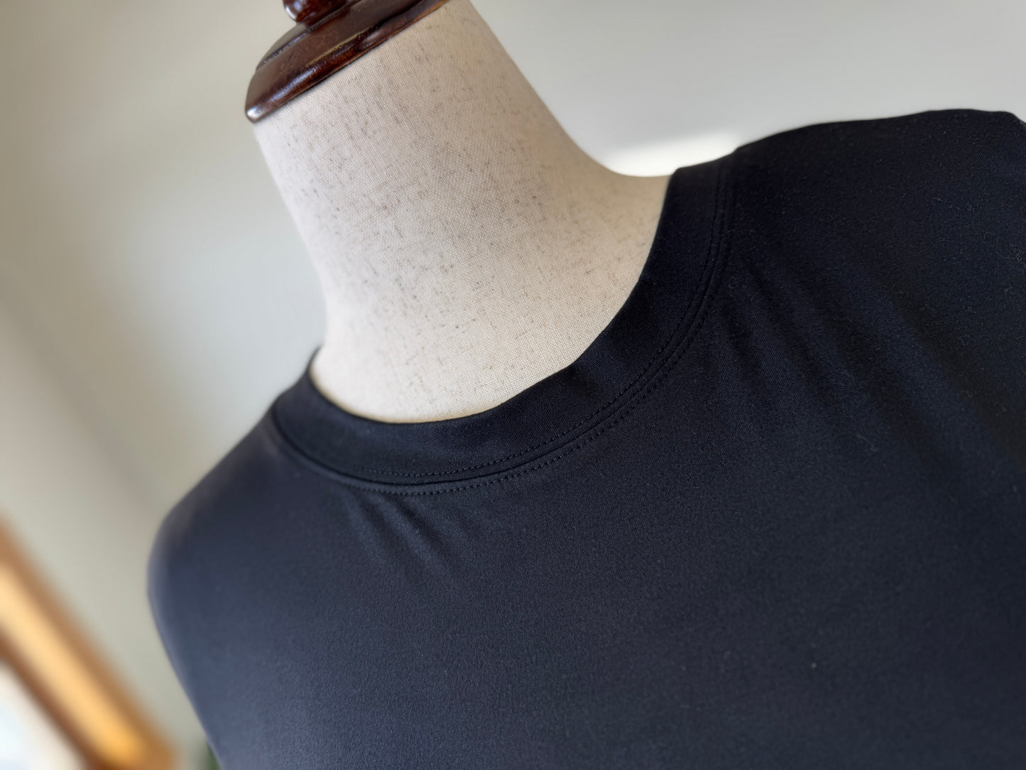 Brushed Microfiber Long Sleeve Round Neck Tee-Black